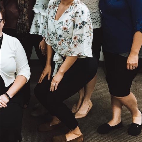 Forever 21 Wild Floral Front Tie Blouse Top - Picture 4 of 4